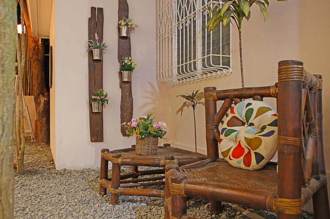 Prim Travellers Inn Coron Esterno foto