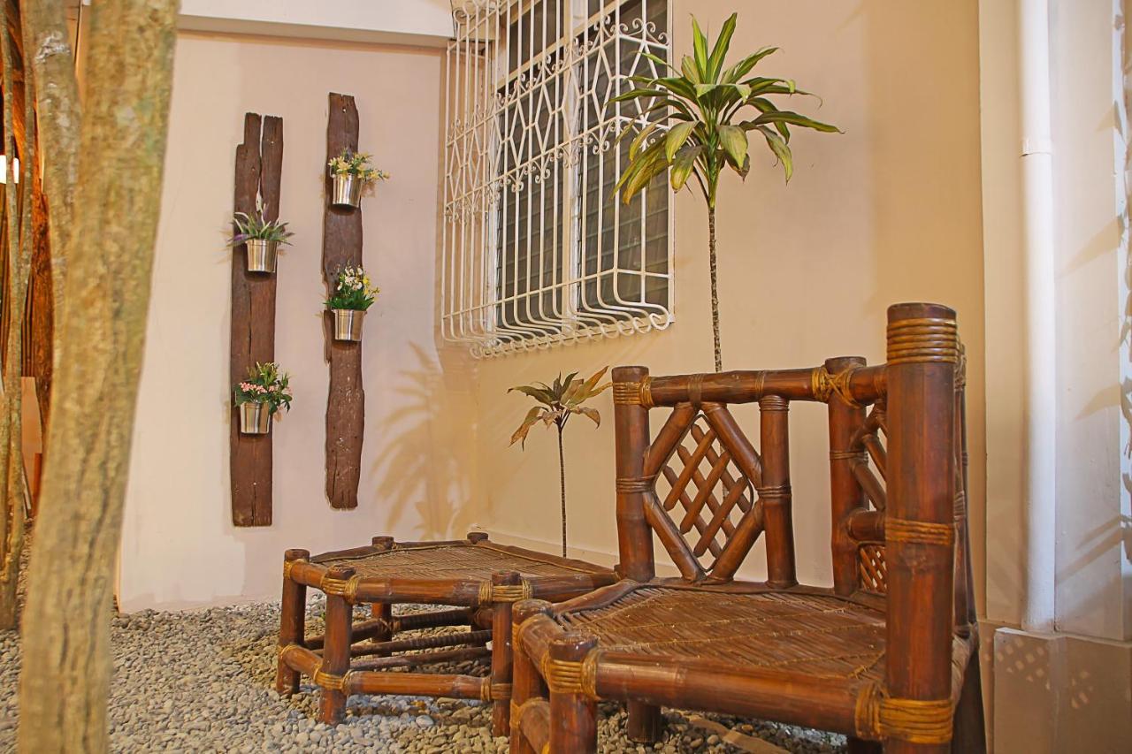 Prim Travellers Inn Coron Esterno foto