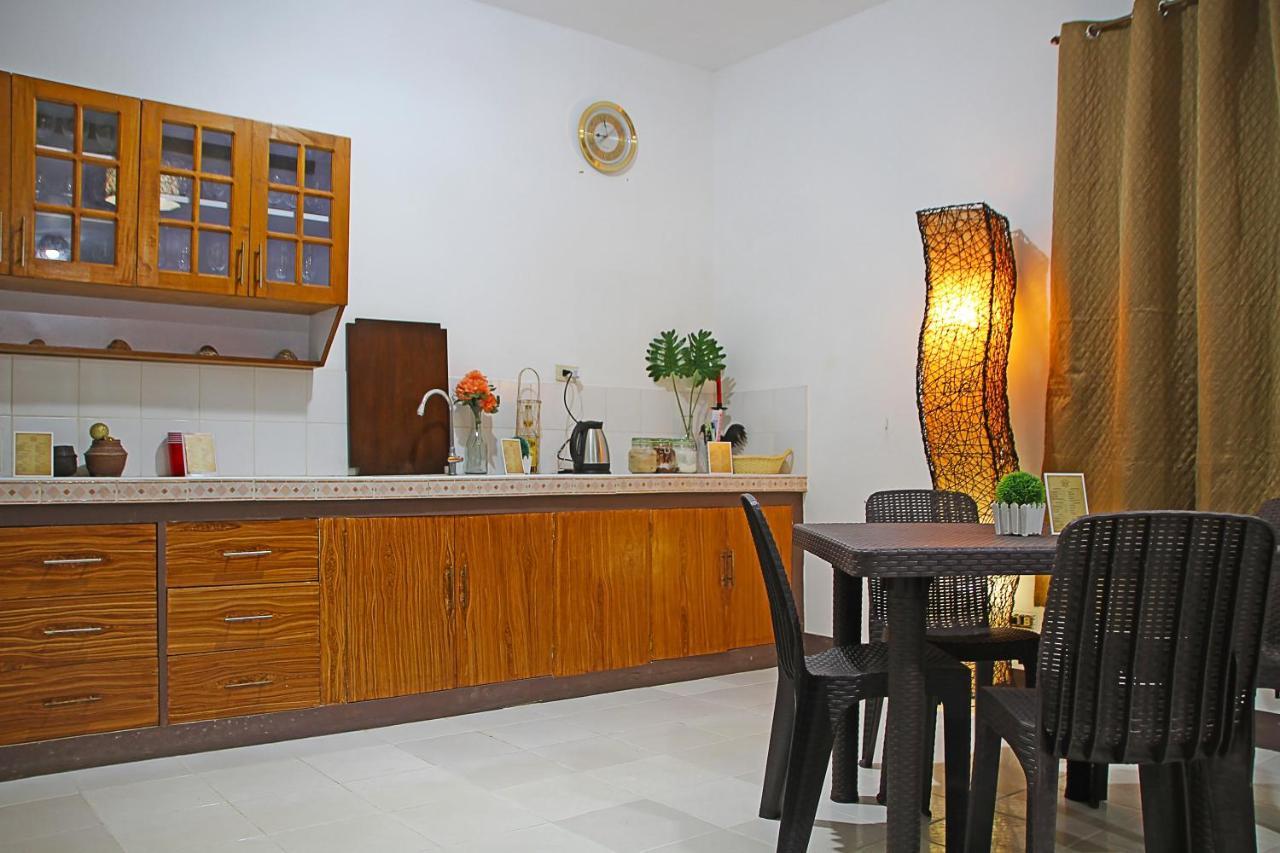 Prim Travellers Inn Coron Esterno foto