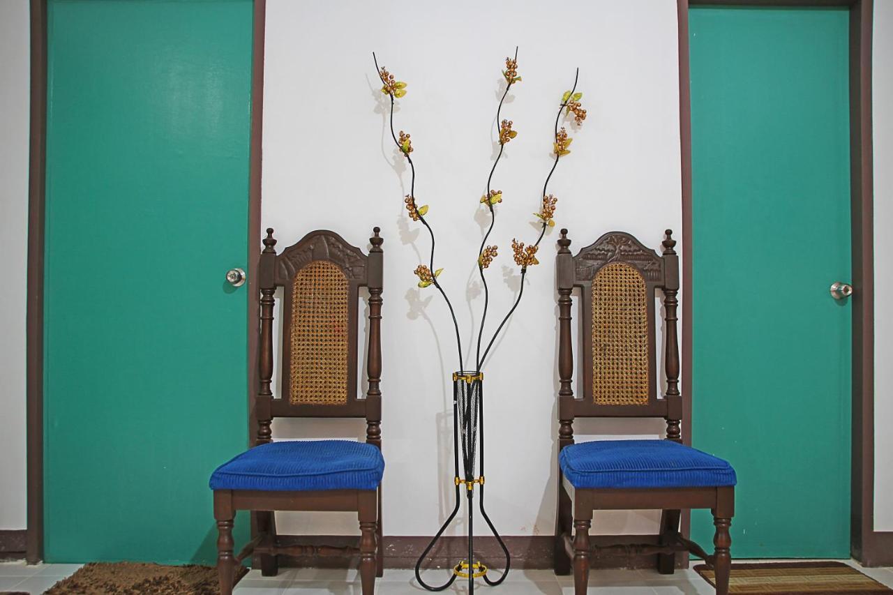 Prim Travellers Inn Coron Esterno foto