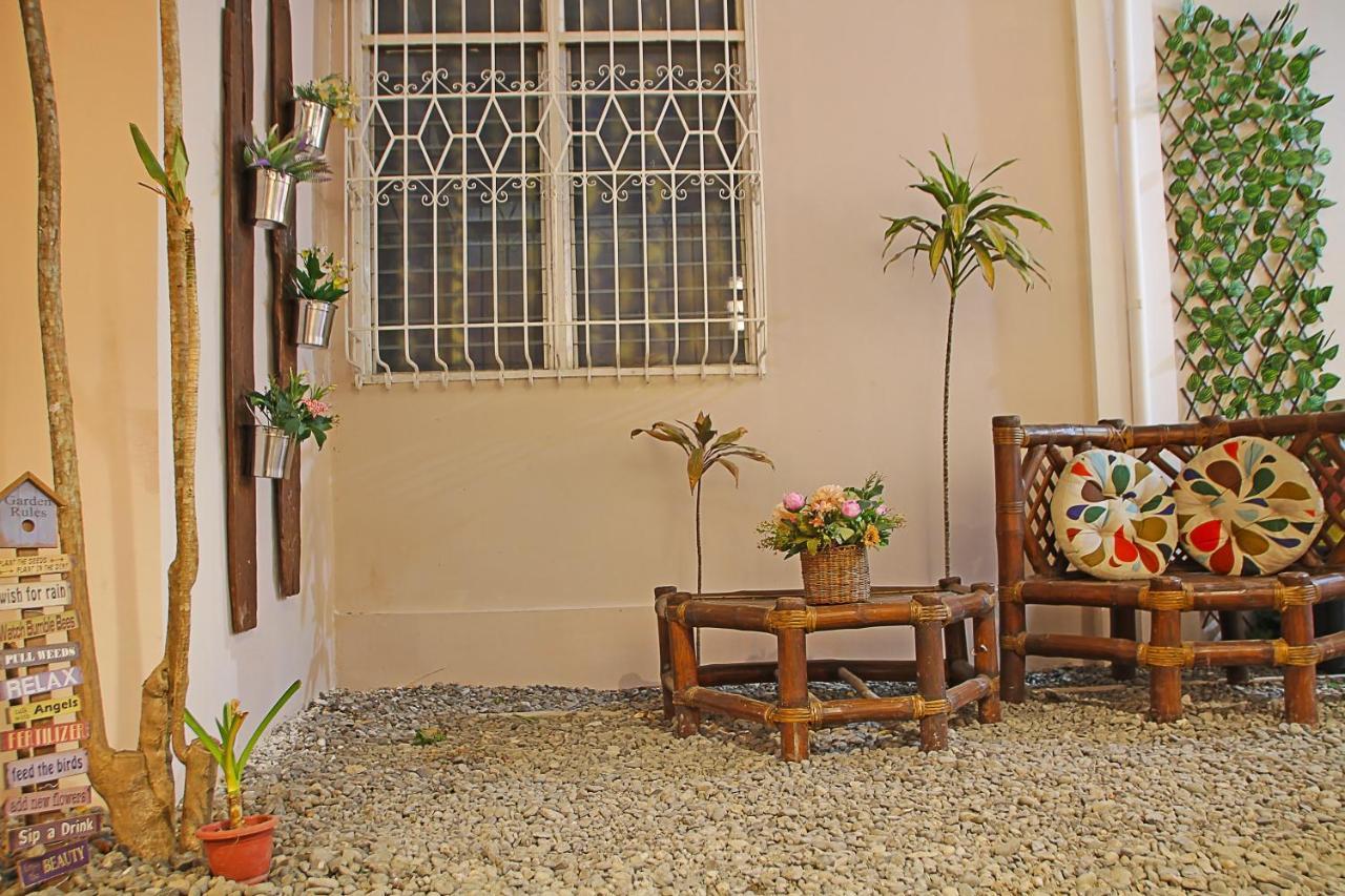 Prim Travellers Inn Coron Esterno foto