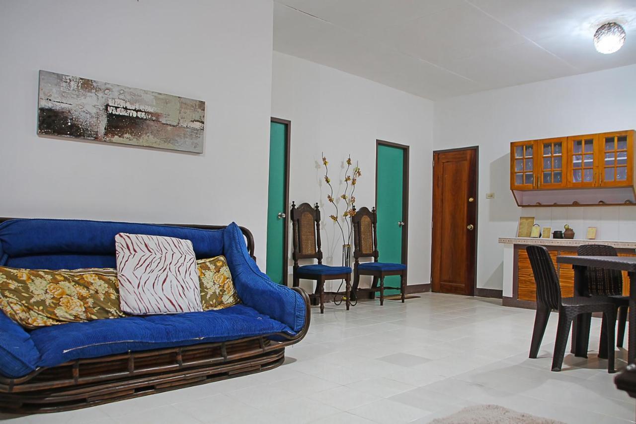 Prim Travellers Inn Coron Esterno foto