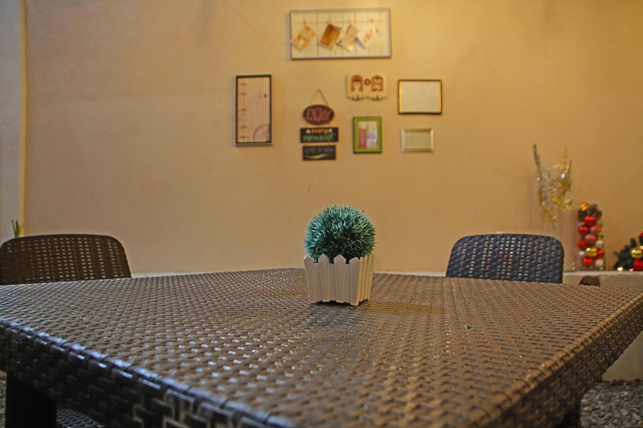 Prim Travellers Inn Coron Esterno foto
