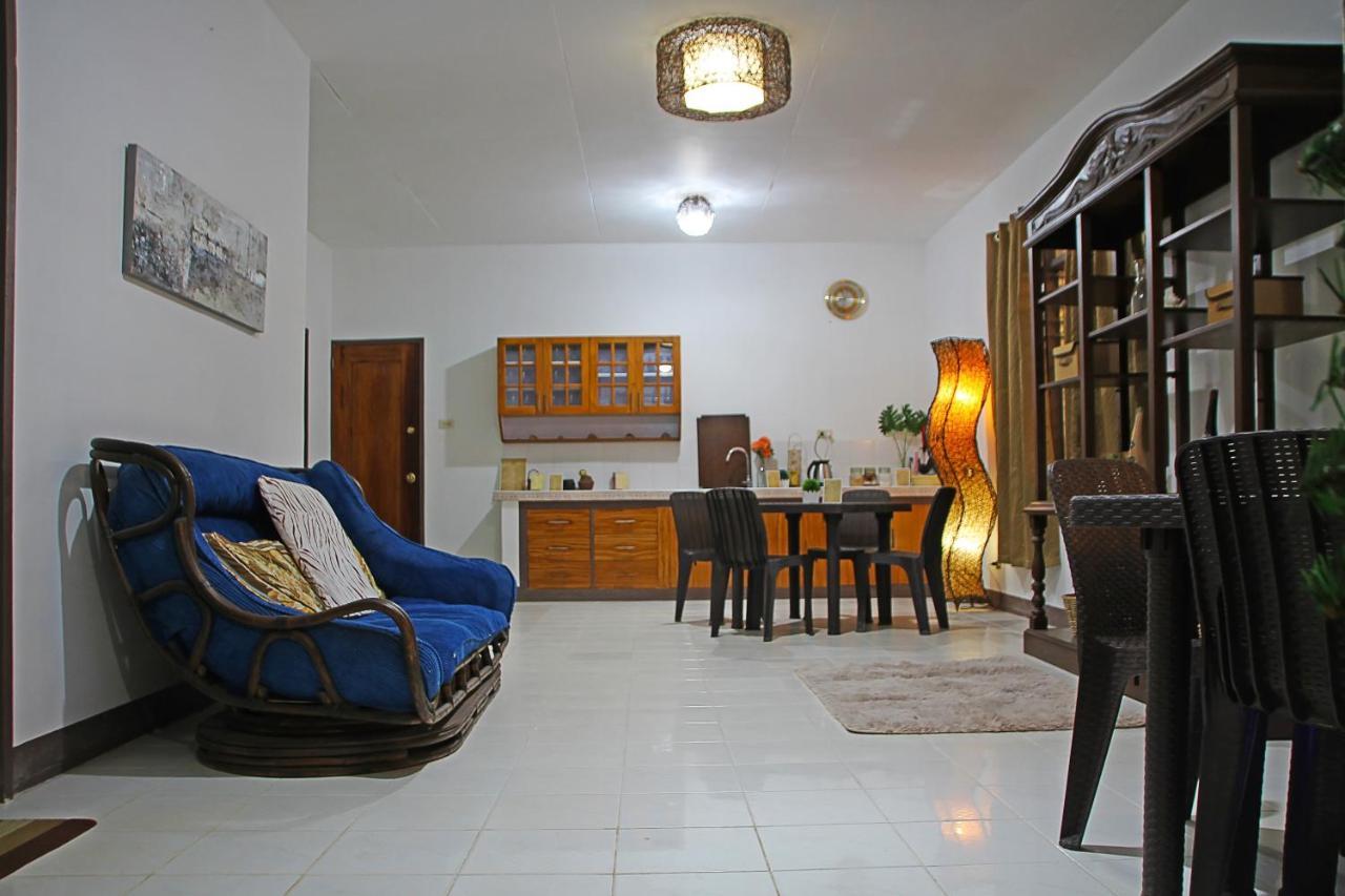 Prim Travellers Inn Coron Esterno foto