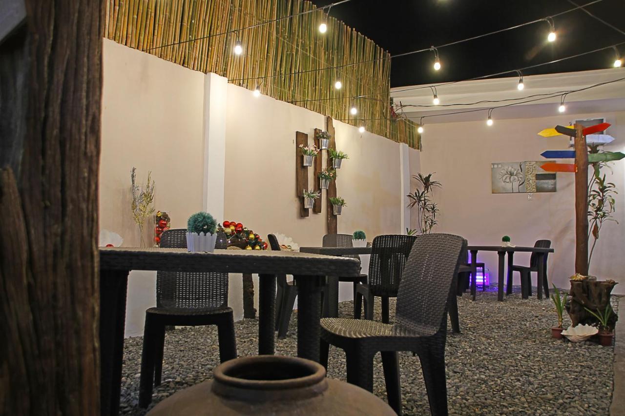 Prim Travellers Inn Coron Esterno foto
